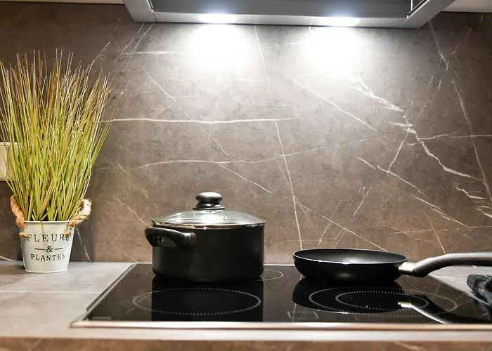 Exklusives-city-apartment Mit Gratis Tiefgarage, Balkon, Waschtrockner, Netflix * קוטבוס